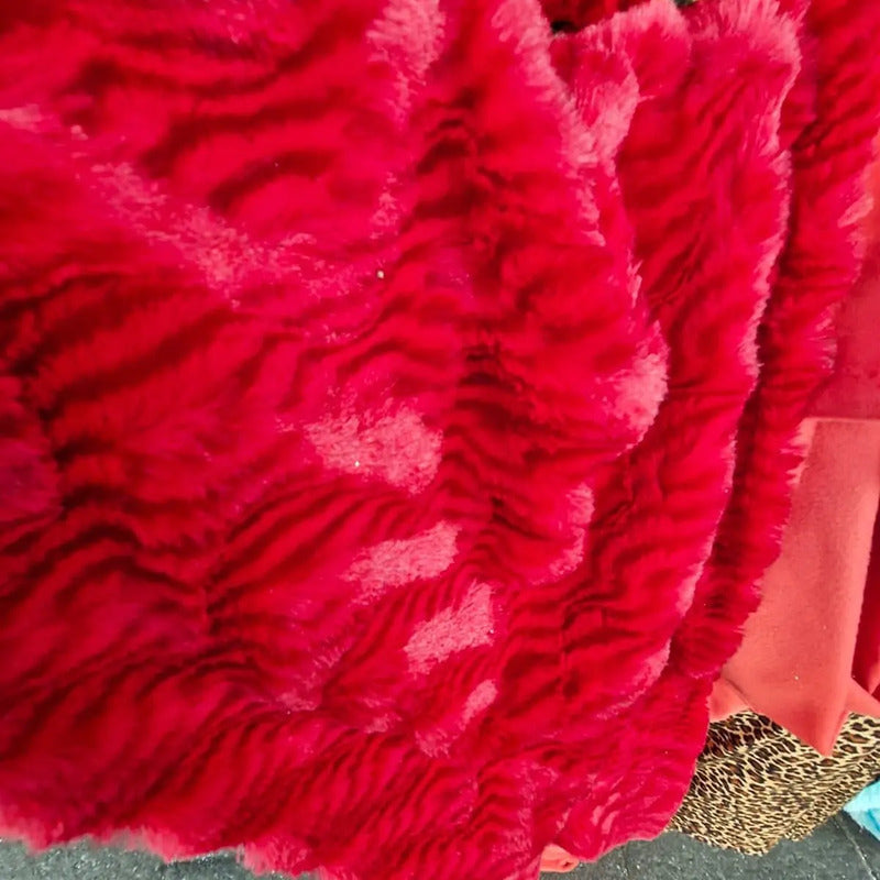 Tela De Peluche Con Relieve De Ondas (1 M) Rojo