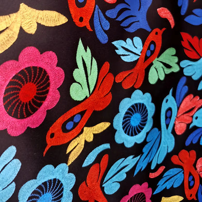 Tela Estampada Patrones Mexicanos, Bordados, Rosas (1 M)
