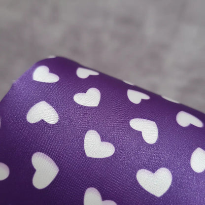 Tela Satín 14 De Febrero Corazones (1 Metro) Morado Corazones Blancos