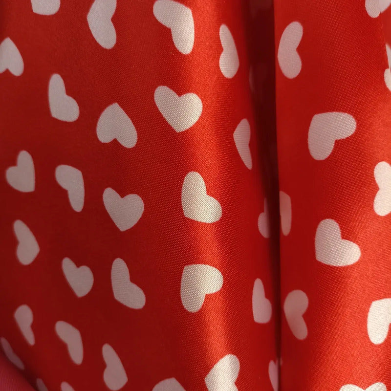 Tela Satinada Estampado De Corazón  14 De Febrero (5 Metros)